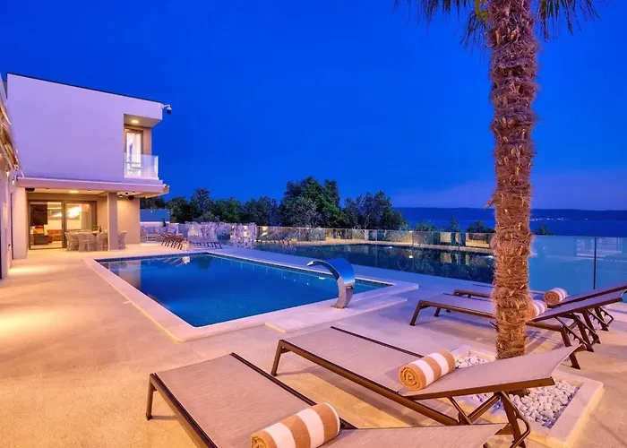 Exklusive Magic Mit Beheiztem Pool Und Sauna By Interhome *